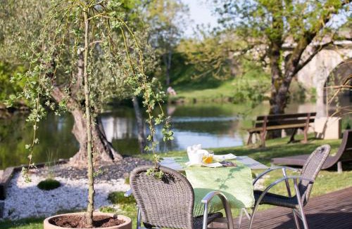 Velluire Hotel | Logis Auberge De La Riviere