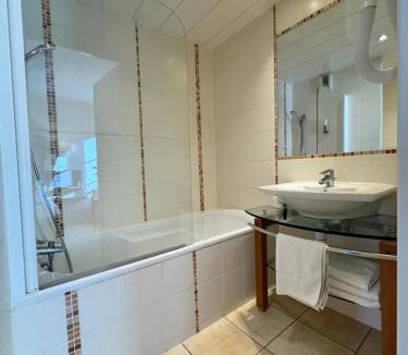 Quartier du chateau Hotel | Logis Hôtel Restaurant Le Dauphin et Le Spa du Prieuré
