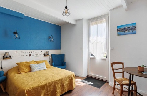 Saint-Mathurin-sur-Loire Bed & Breakfast | Lorali - Guest Room on the Loire