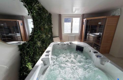 Glenac House | Love Room - Spa - Sauna - Jacuzzi - Secret Room