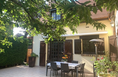 Clamart Villa | Lovely and quiet house 7 km from Paris, near RER C, train, Porte de Versailles