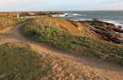 Morbihan Apartment | Lovely apartment for 2 guests with WIFI, patio, pets allowed and parking
