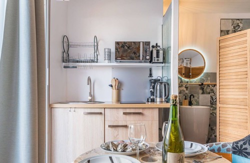 Morbihan Apartment | Lovely apartment for 2 guests with WIFI, patio, pets allowed and parking