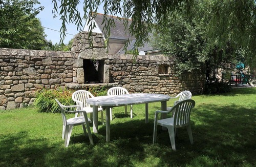 Plouhinec Villa | Lovely apartment in villa for 4 people with WIFI, TV, terrace and pets allowed