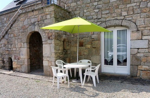 Plouhinec Villa | Lovely apartment in villa for 4 people with WIFI, TV, terrace and pets allowed