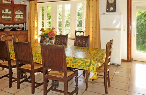Pont-l'Abbe Villa | Lovely apartment in villa for 8 people with pets allowed
