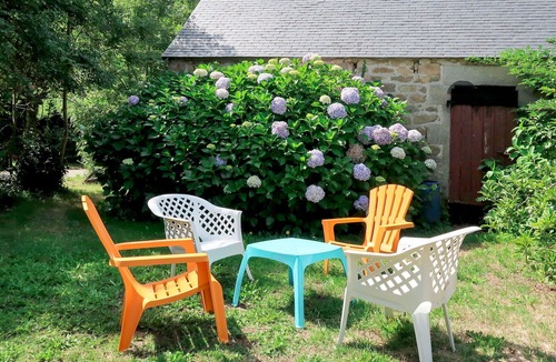 Pont-l'Abbe Villa | Lovely apartment in villa for 8 people with pets allowed