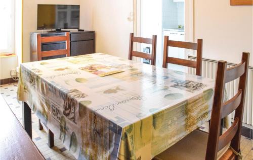 Arromanches-les-Bains House | Lovely Home In Arromanches-Les-Bains With Kitchen