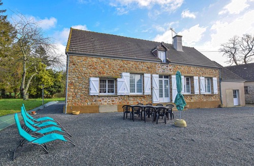 Lithaire House | Lovely home in Montsenelle with WiFi