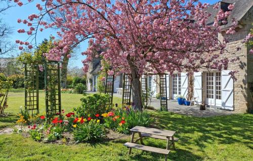Plelan-le-Petit House | Lovely Home In Plélan-Le-Petit With Wifi
