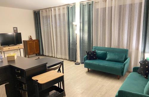 Le Chesnay Apartment | Lovely studio 35 m2 with garden. 2/4 people