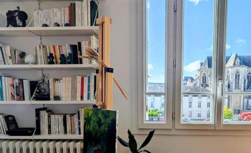 Richebourg - Saint-Clement Apartment | Lumineux appartement privatif - Élégant & Arty