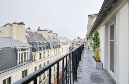 9th Arrondissement Apartment | LUXE OPERA LAZARE RESIDENCE-CHIC& MODERN