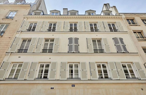 Quartier de la Place-Vendome Apartment | Luxurious AC Apartment Louvre Museum Saint Honore