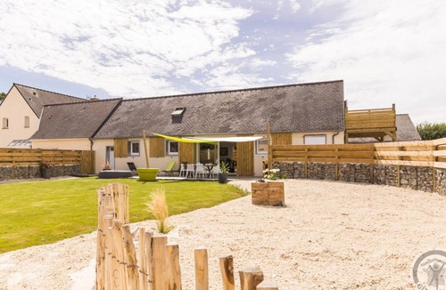 Jullouville Cottage | Luxurious Retreat with Spa: Modern 2-Bed Home Near Jullouville Beach
