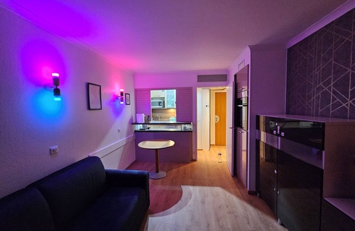 Gambetta Apartment | Luxury Apartment with Jacuzzi