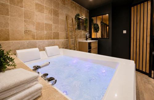 Vendome Apartment | LUXURY VENDÔME - Loft - suite de luxe - Jacuzzi - Appartement entier