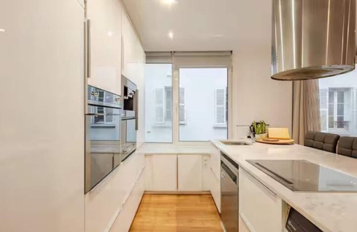 Faubourg-du-Roule Apartment | LuxuryChamps-Élysées-Air conditioning-6Voyageurs-Design&Comfort