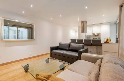 Faubourg-du-Roule Apartment | LuxuryChamps-Élysées-Air conditioning-6Voyageurs-Design&Comfort