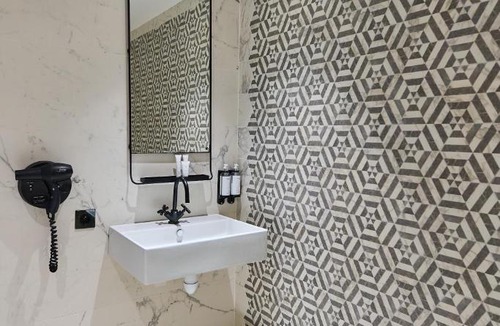 Necker Hotel | Madrigal