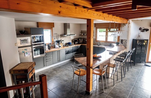 Crach House | Magnificent swimming pool villa sleeps 8