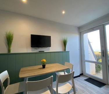 Guidel Apartment | Magnifique vue mer Plage à 100m Piscine & Terrasse