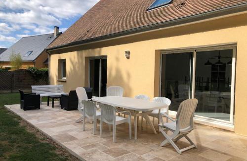 Ruaudin House | Maison 9 personnes avec jardin et parking clos à 3kms du Circuit des 24h du Mans
