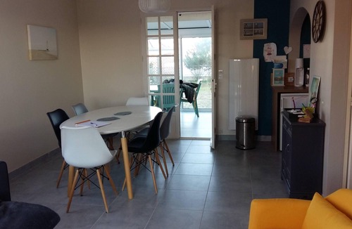 La Plaine-sur-Mer House | Maison 90m2 Avec Terrain Clos et Accès Direct à la Mer. Idéal Pour Famille