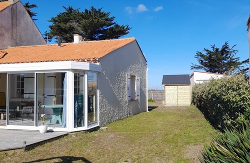 La Plaine-sur-Mer House | Maison 90m2 Avec Terrain Clos et Accès Direct à la Mer. Idéal Pour Famille