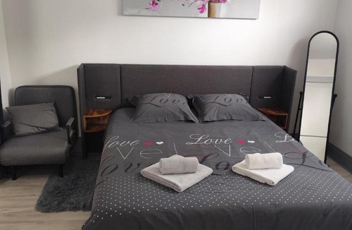 Londinieres Apartment | maison avec cours privé Chez Steph et Angie