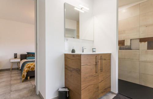 Clisson House | Maison calme, rénovée, proche Clisson – 3 chambres, terrasses, jardin, pétanque, stationnement privé - FR-1-306-1208