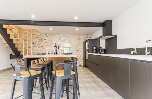 Clisson House | Maison calme, rénovée, proche Clisson – 3 chambres, terrasses, jardin, pétanque, stationnement privé - FR-1-306-1208