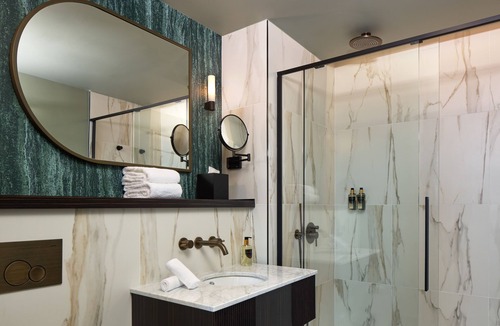 17th Arrondissement Hotel | Maison Cassandre
