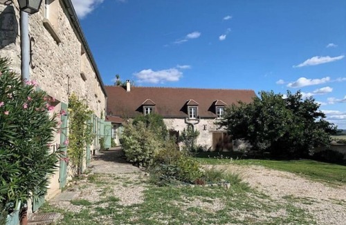 Beynes House | Maison de Campagne Chaleureuse Avec Piscine