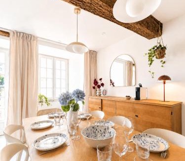 Saint-Aubin-du-Cormier House | Maison de Charme, Centre Historique, Étang 100m