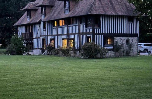 Saint-Germain-de-Livet Villa | Maison de caractère en Normandie - Grand parc privé - calme absolu - 8 pers