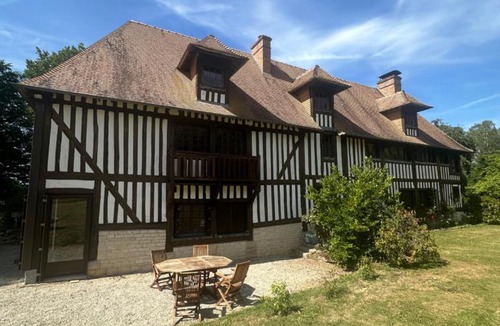 Saint-Germain-de-Livet Villa | Maison de caractère en Normandie - Grand parc privé - calme absolu - 8 pers