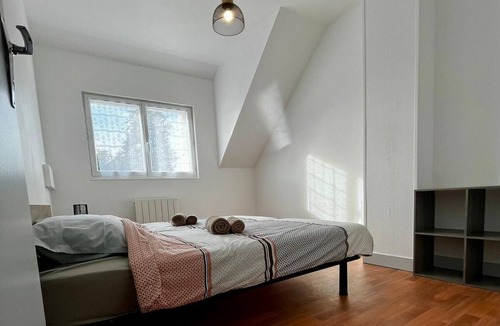 Saint-Symphorien-le-Valois House | Maison DE Ville