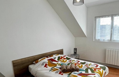 Saint-Symphorien-le-Valois House | Maison DE Ville