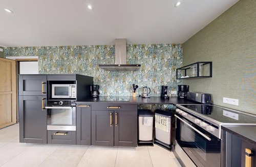 Le Beny Bocage Cottage | Maison des Bruyères 25 people : unusual housing, spa, Billard