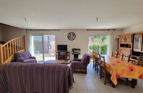 Ambon House | Maison du bonheur - 2kms from the beach