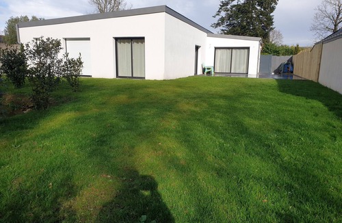 Surzur House | Maison Fabien: private terrace, private garden & Wi-Fi in Surzur, Brittany