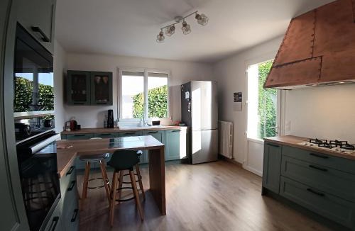 Villedieu-les-Poeles House | Maison familiale très spacieuse avec jardin, ping pong , baby foot, commerces