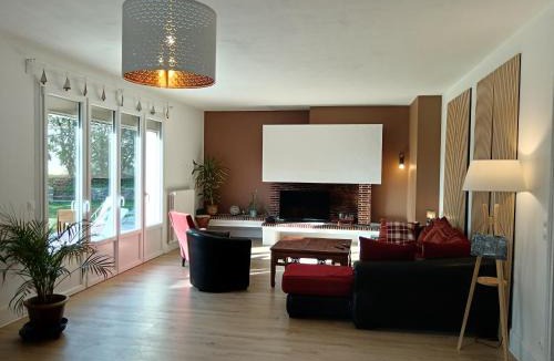 Villedieu-les-Poeles House | Maison familiale très spacieuse avec jardin, ping pong , baby foot, commerces