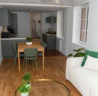 Saint-Pourcain-sur-Sioule Apartment | Maison de Ville Cosy avec Ambiance Jungle & Bohème