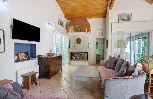 Corme Ecluse House | Maison jasmin