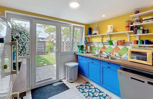 Saint-Pair-sur-Mer House | Maison rénovée, à 300m de la plage et proche commerces, avec terrasse et jardin, tout confort - FR-1-361-131