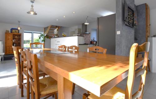 Bricqueville-sur-Mer House | Maison Spacieuse Littoral