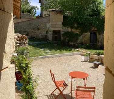 Deneze-sous-Doue House | Maison Troglodyte La Hulotte - Charme et tranquillité