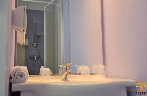 Grandcamp-Maisy Hotel | Making The Best Memories Along The Way! Pets Allowed, Outdoor Pool, Kitchenette!